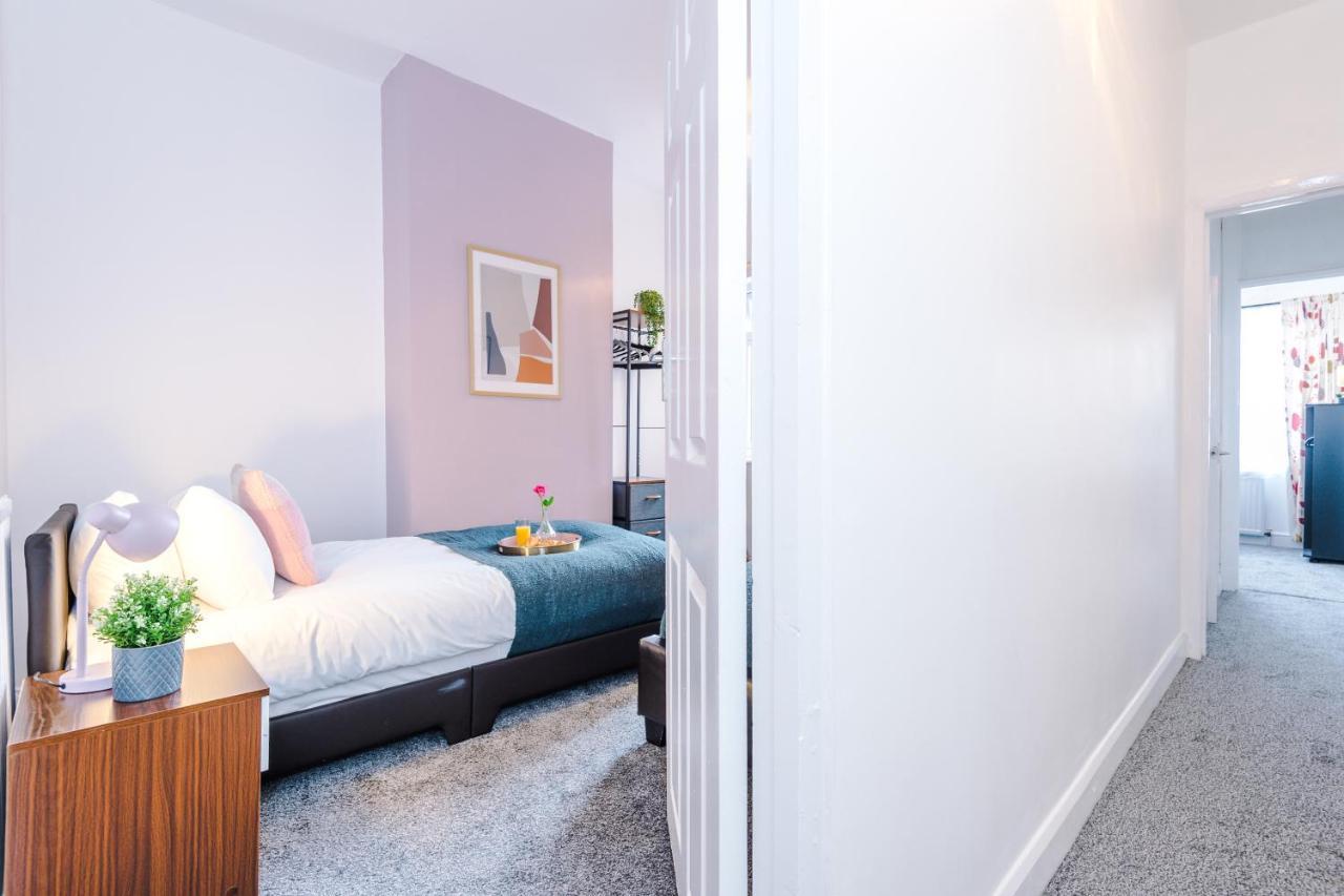 Harley House - Spacious Home With Free Netflix & Parking By Rocketbnb Coventry Eksteriør billede