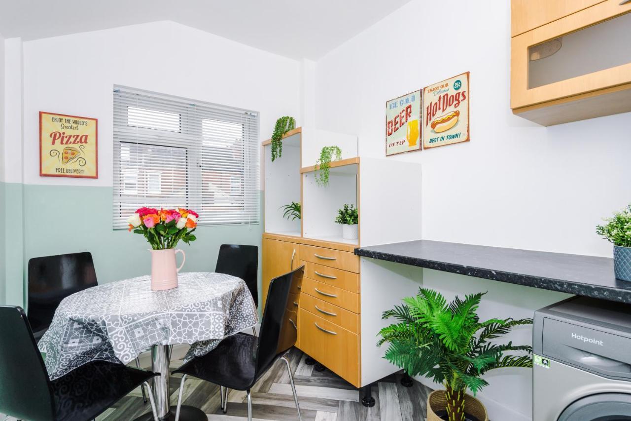 Harley House - Spacious Home With Free Netflix & Parking By Rocketbnb Coventry Eksteriør billede