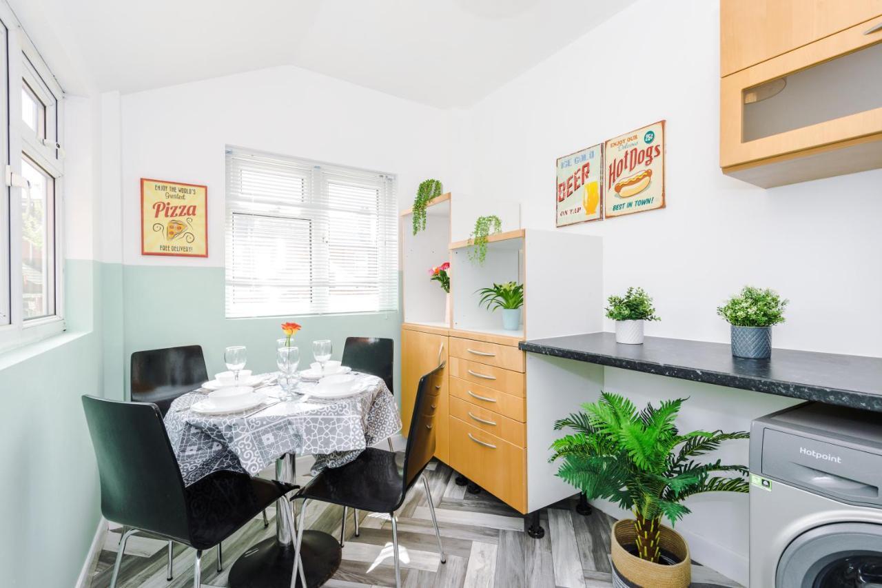 Harley House - Spacious Home With Free Netflix & Parking By Rocketbnb Coventry Eksteriør billede